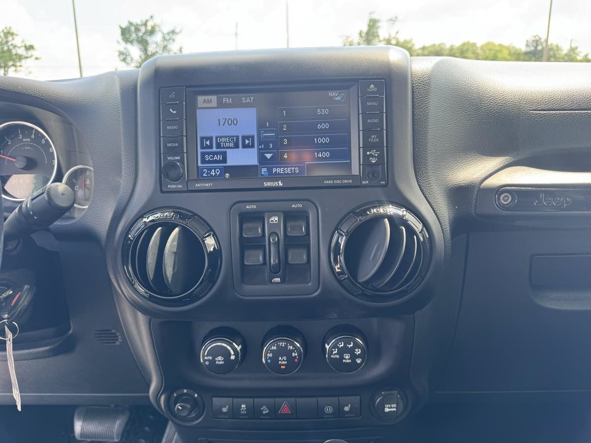 Used 2012 Jeep Wrangler Unlimited Sahara AWD/4WD image 23