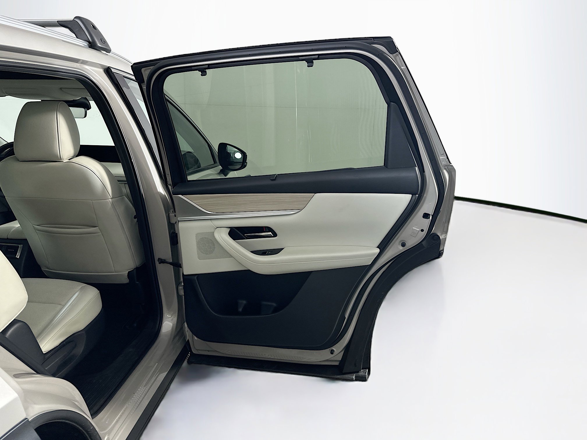 Used 2024 MAZDA CX-90 Plug-In Hybrid w/ Premium Plus image 34