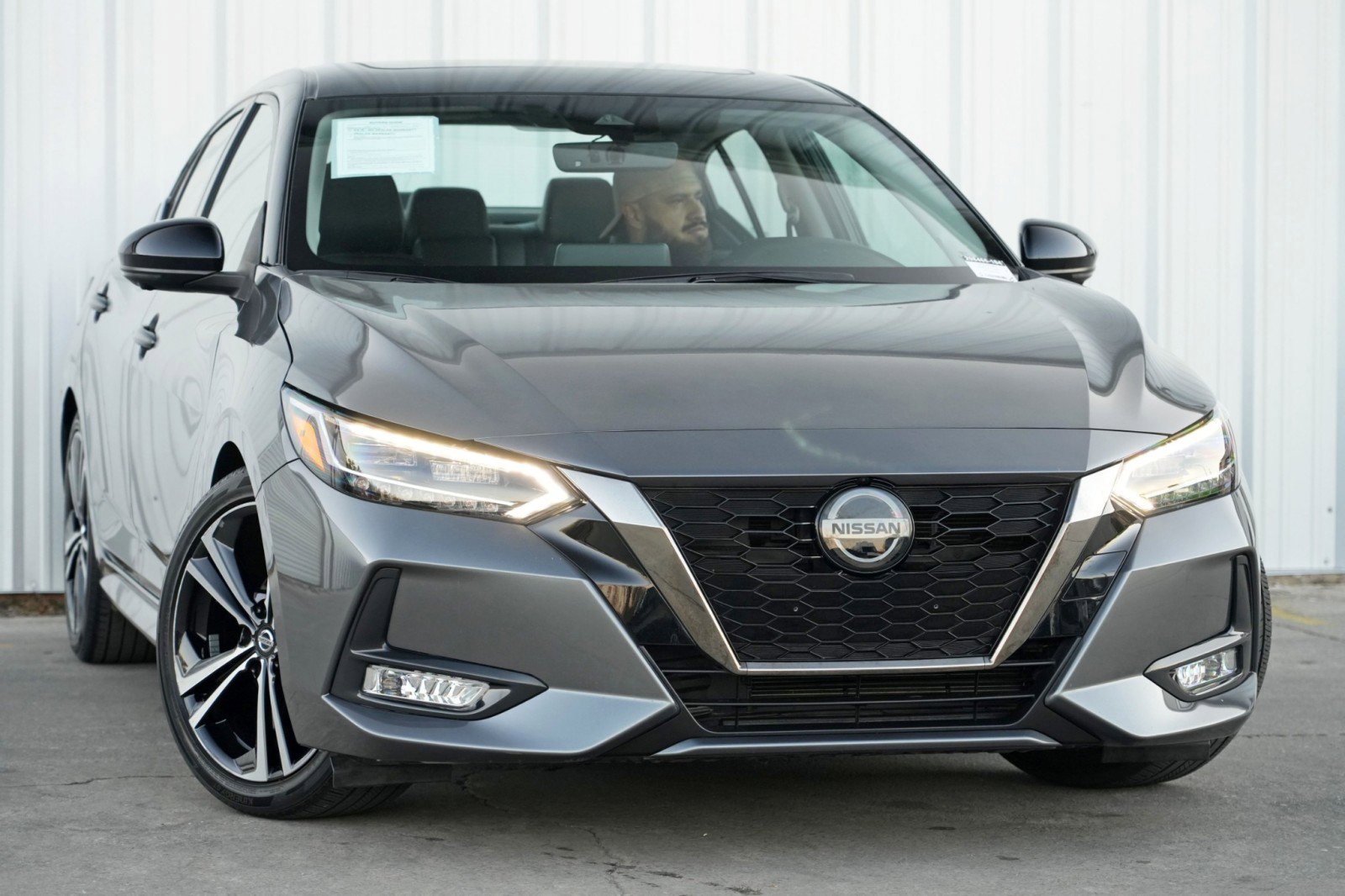 Used 2023 Nissan Sentra SR w/ SR Premium Package image 2