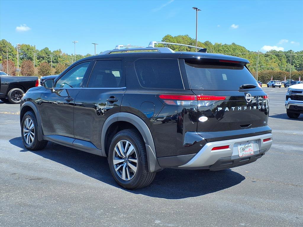 Used 2024 Nissan Pathfinder SL w/ Cargo Package image 17