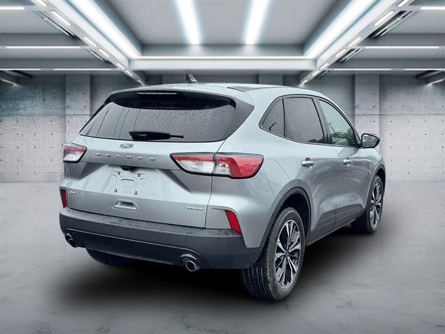 Used 2022 Ford Escape SE w/ SE Sport Appearance Package image 5