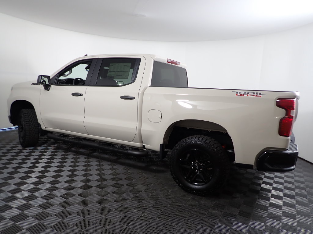 New 2026 Chevrolet Silverado 1500 Custom Trail Boss w/ LPO, Dark Essentials Package AWD/4WD image 9