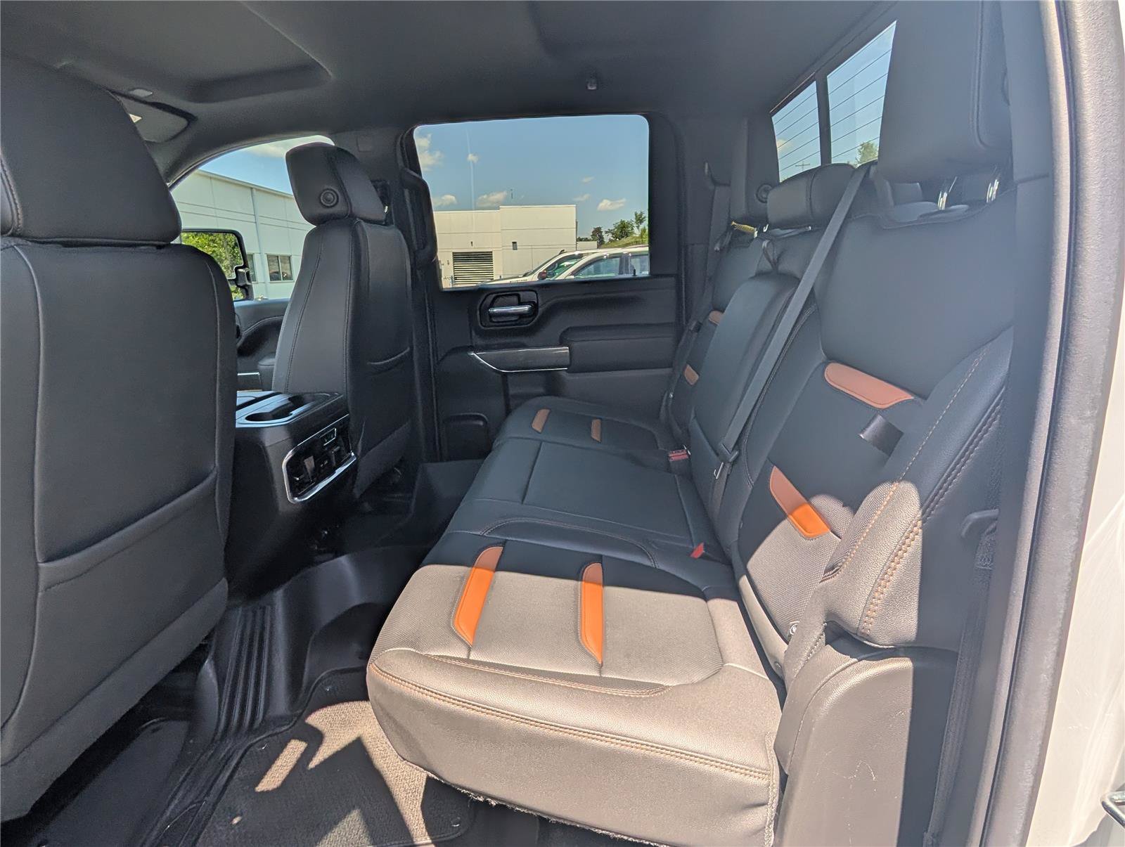 Used 2023 GMC Sierra 2500 AT4 w/ AT4 Preferred Package AWD/4WD image 15