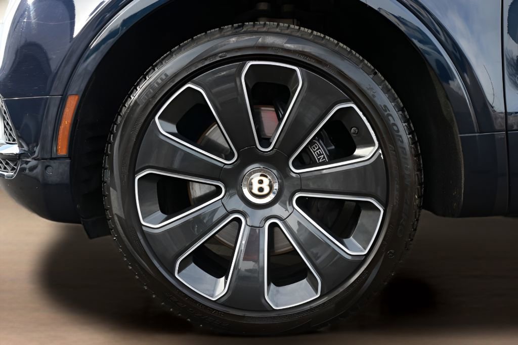 Used 2020 Bentley Bentayga Design Series image 31