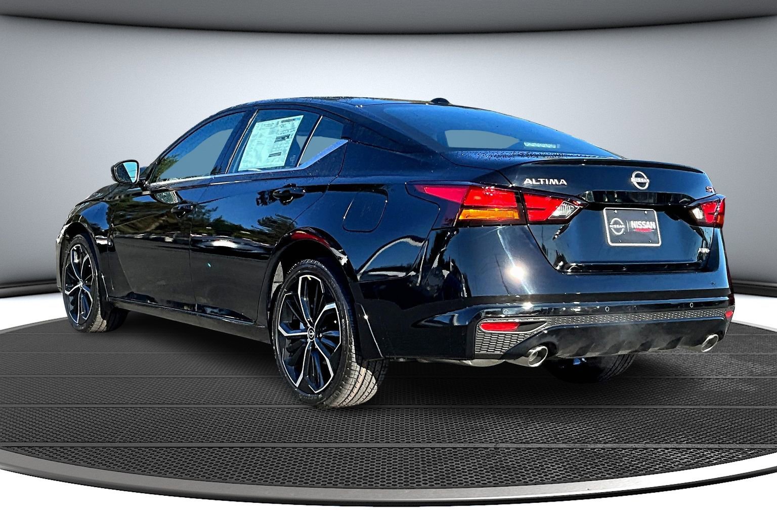 New 2025 Nissan Altima 2.5 SR image 3