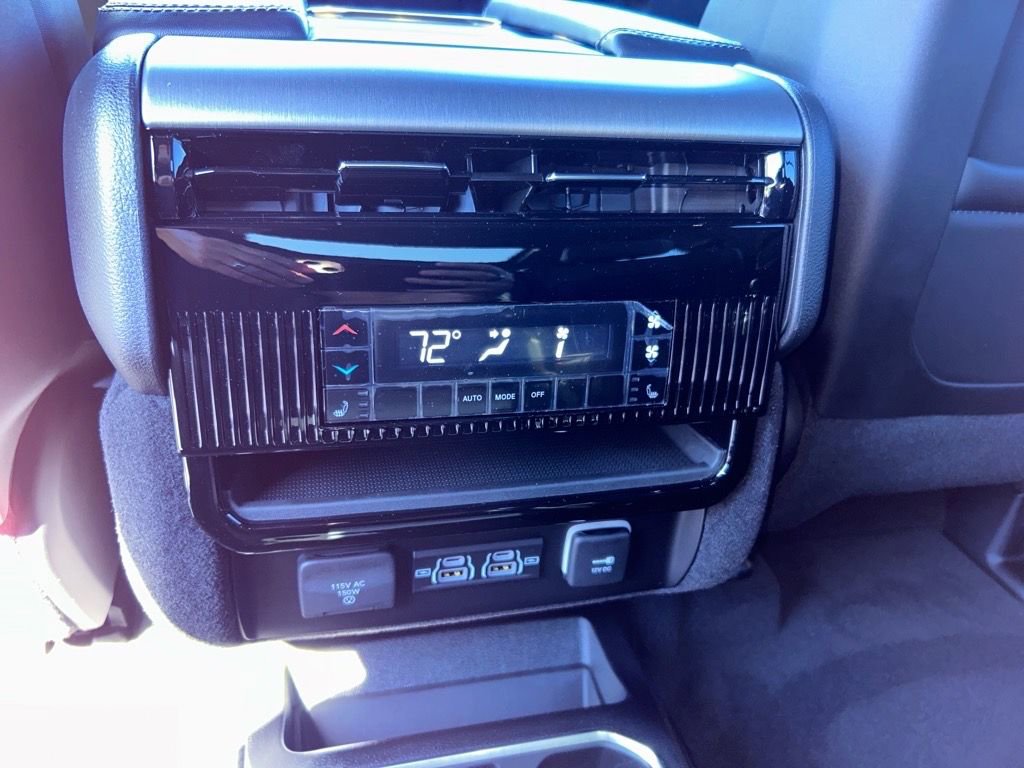 New 2024 Jeep Wagoneer L Series II image 13