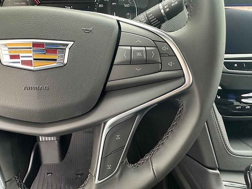 New 2025 Cadillac XT5 Luxury w/ LPO, Floor Liner Package AWD/4WD image 17
