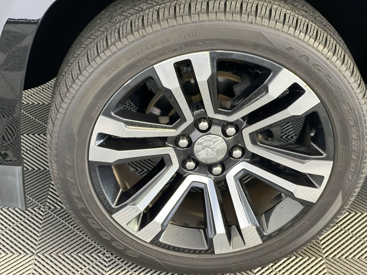 Used 2019 GMC Yukon SLT w/ Graphite Edition RWD image 11