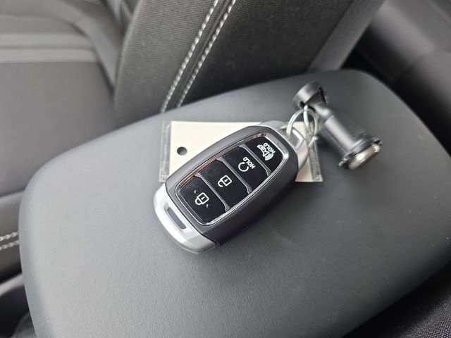 Used 2025 Hyundai Venue SEL image 31