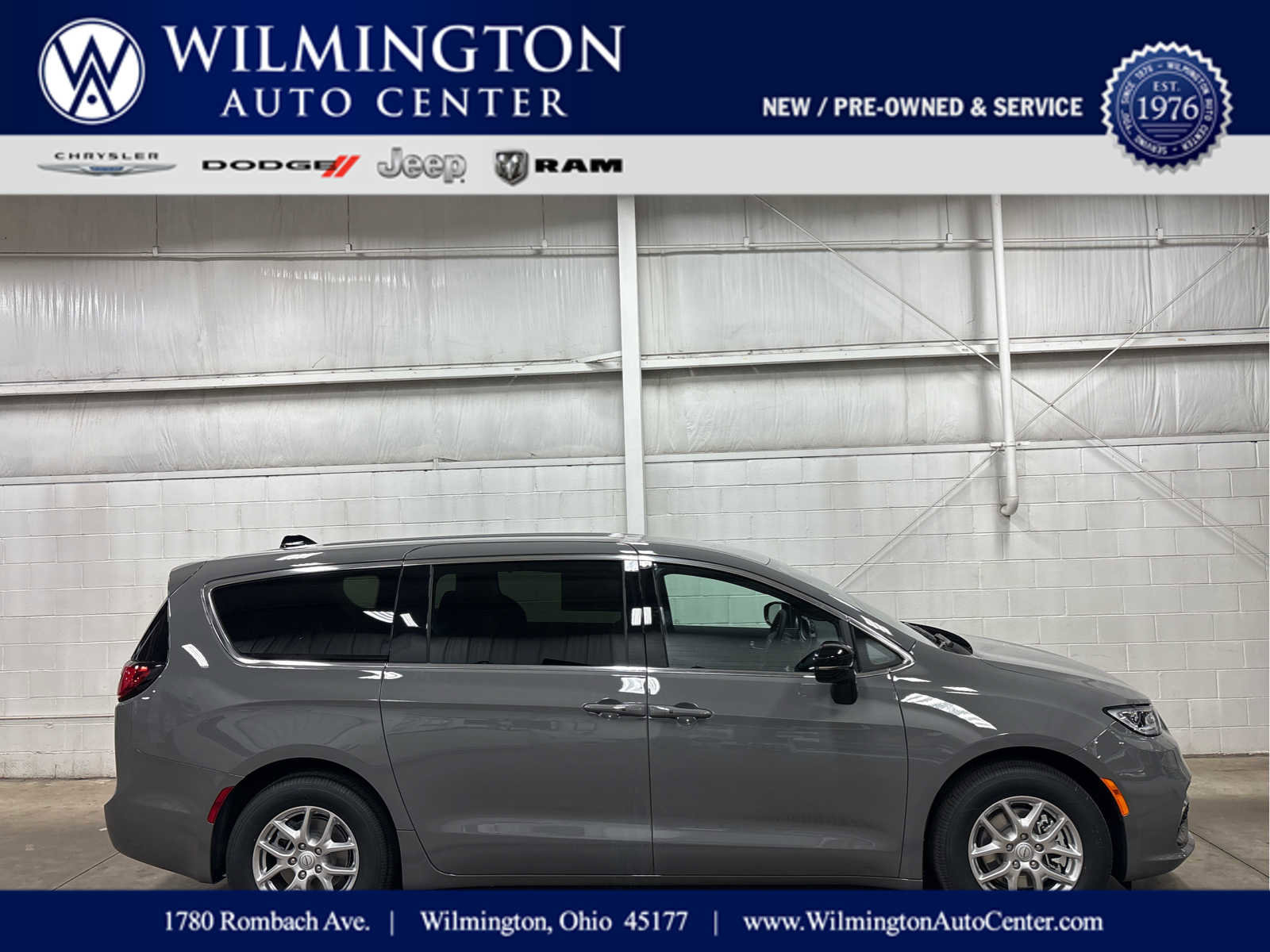 New 2025 Chrysler Pacifica Select