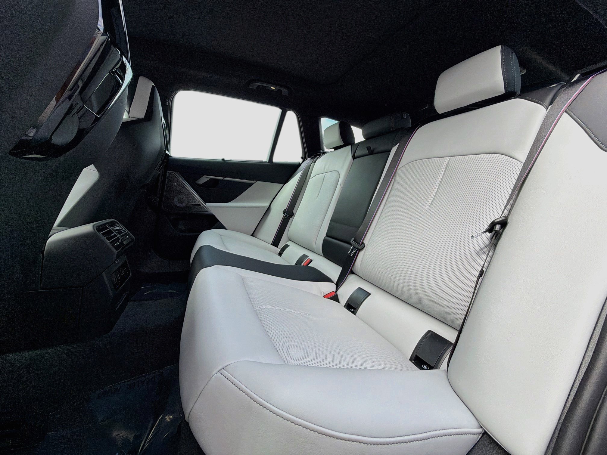 New 2027 BMW M5 Touring AWD/4WD image 21