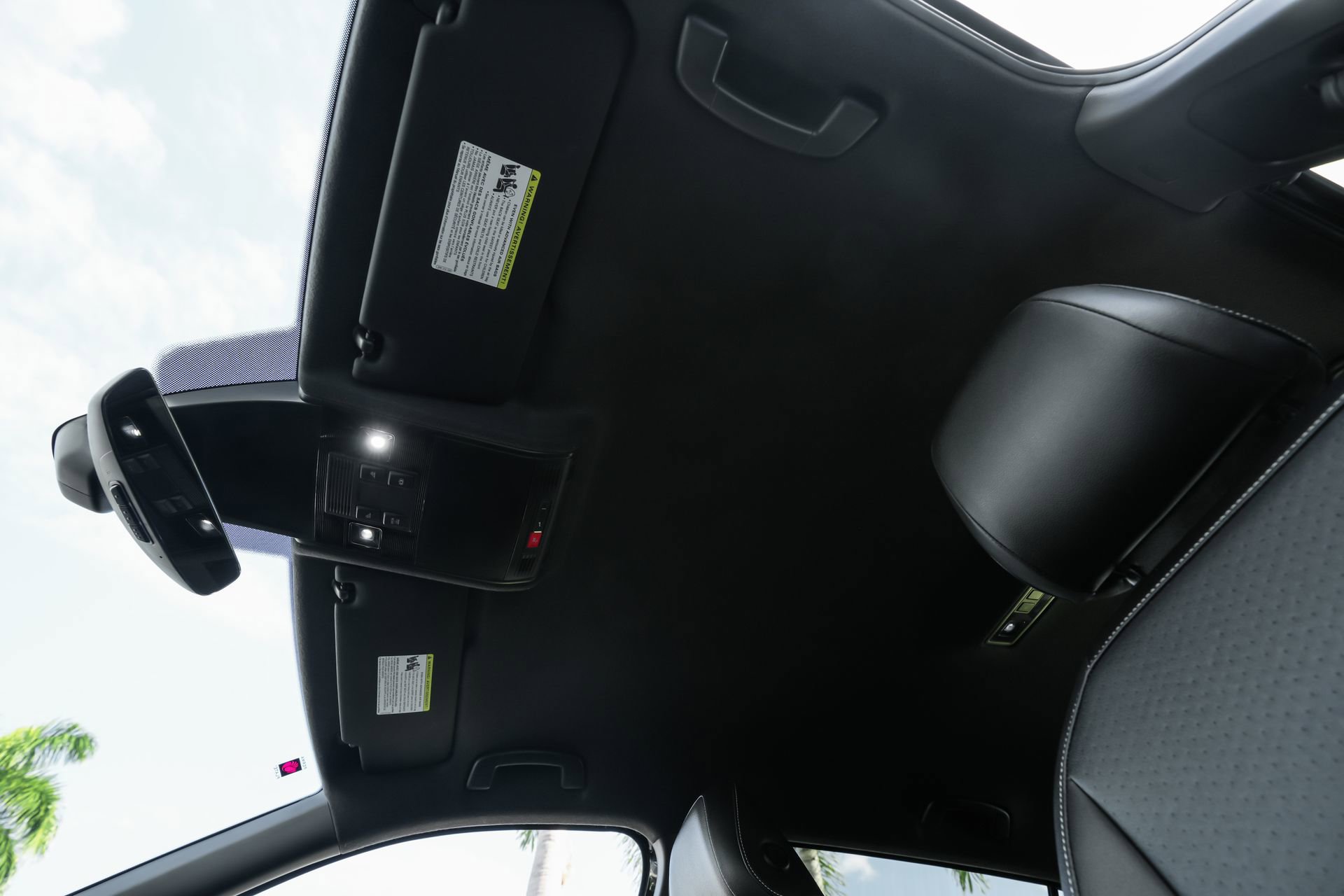 Used 2022 Volkswagen Tiguan SE R-Line image 20