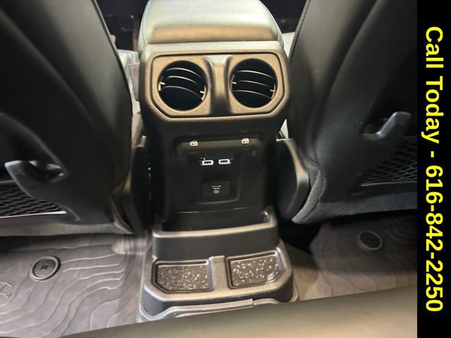 Used 2024 Jeep Wrangler High Altitude image 16