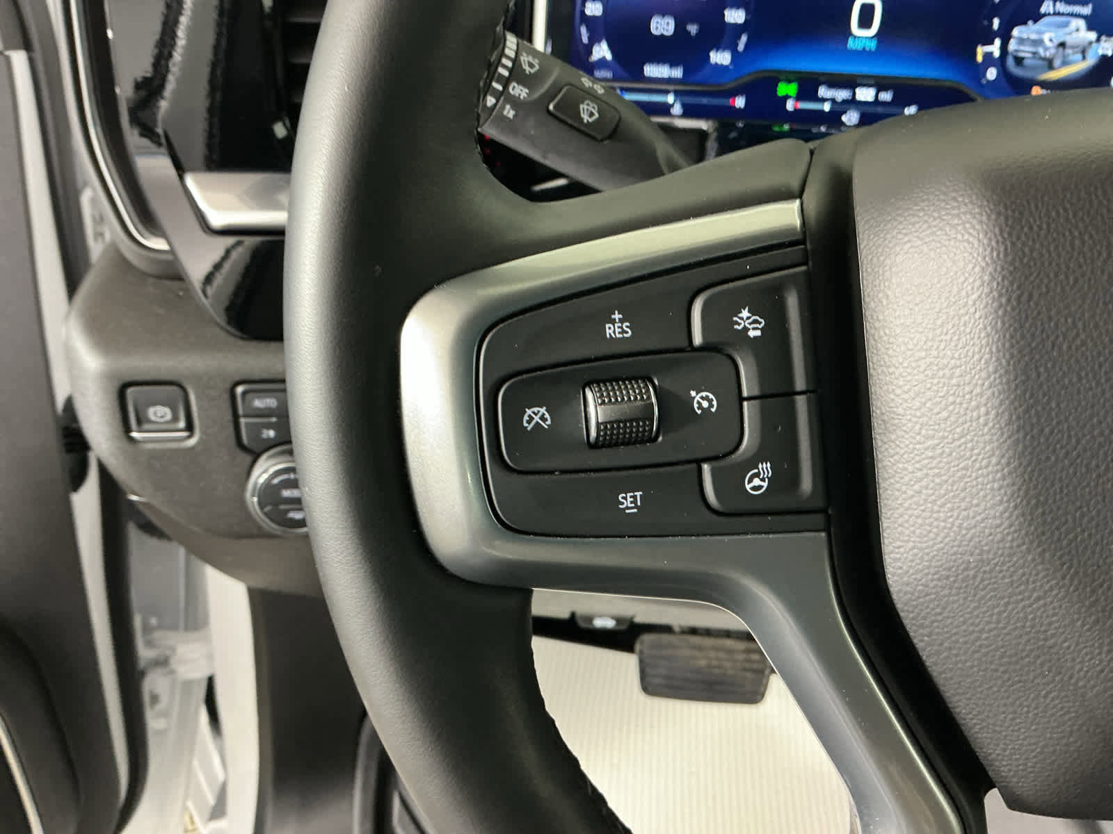 Used 2024 Chevrolet Silverado 3500 LT w/ Convenience Package image 35