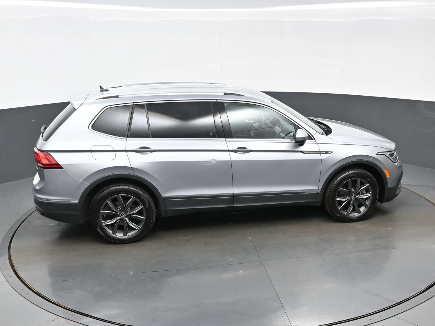 Used 2022 Volkswagen Tiguan SE AWD/4WD image 38