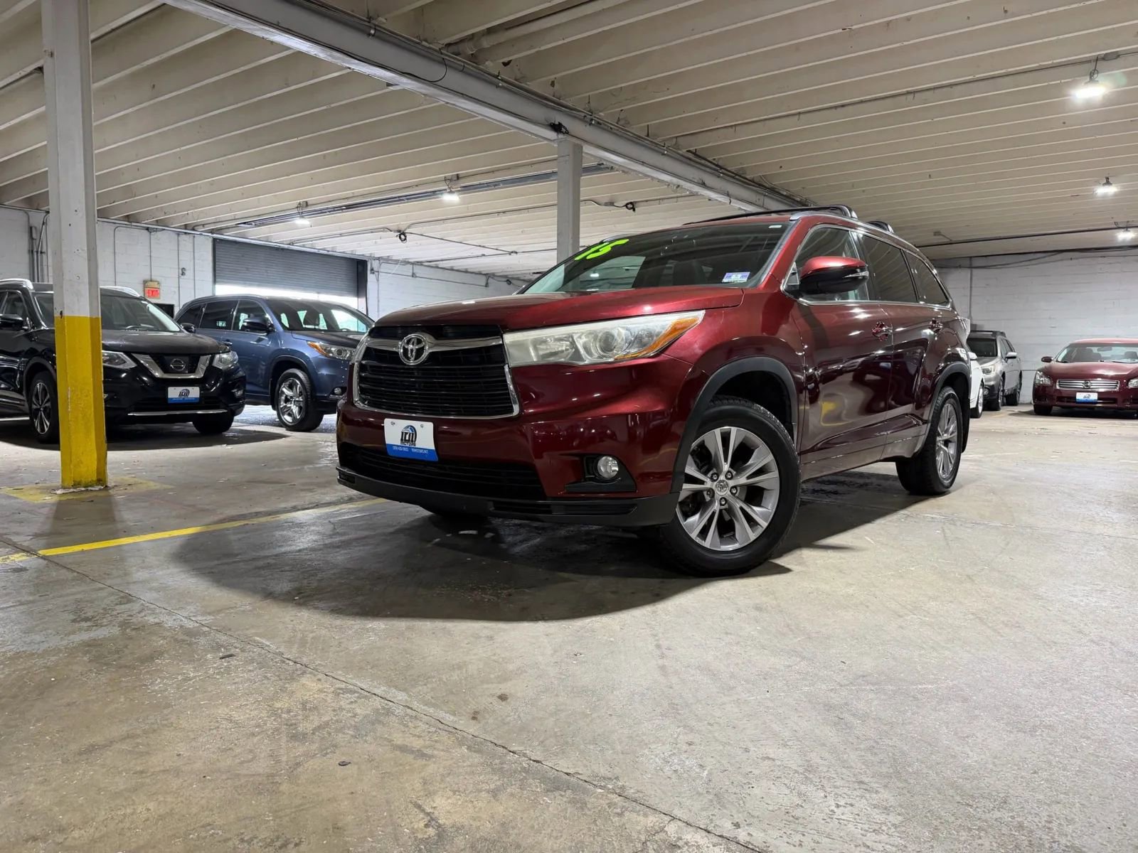 Used 2015 Toyota Highlander XLE AWD/4WD image 1