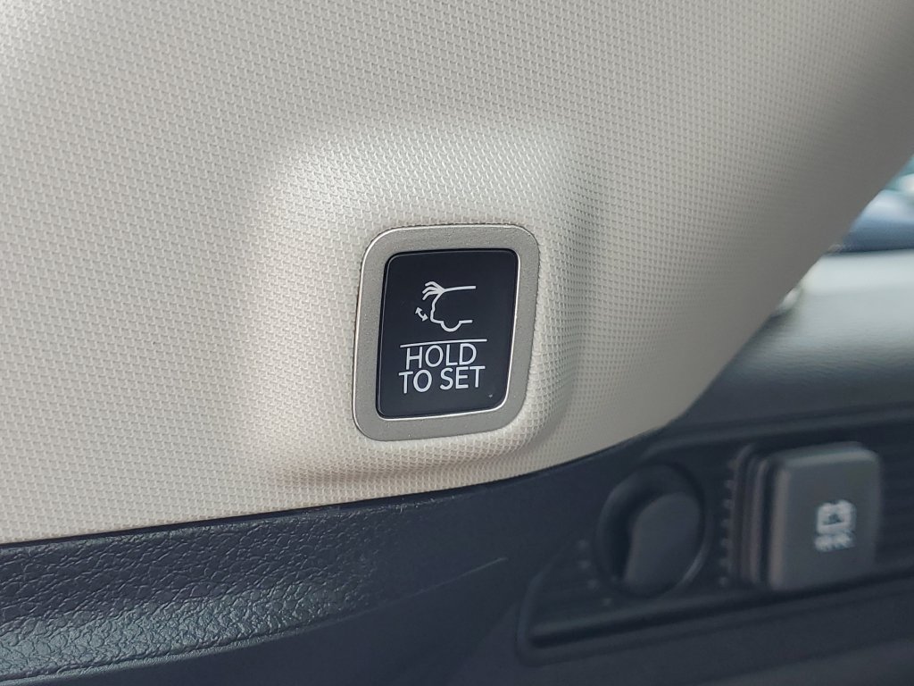 Used 2023 Jeep Grand Cherokee Limited AWD/4WD image 10