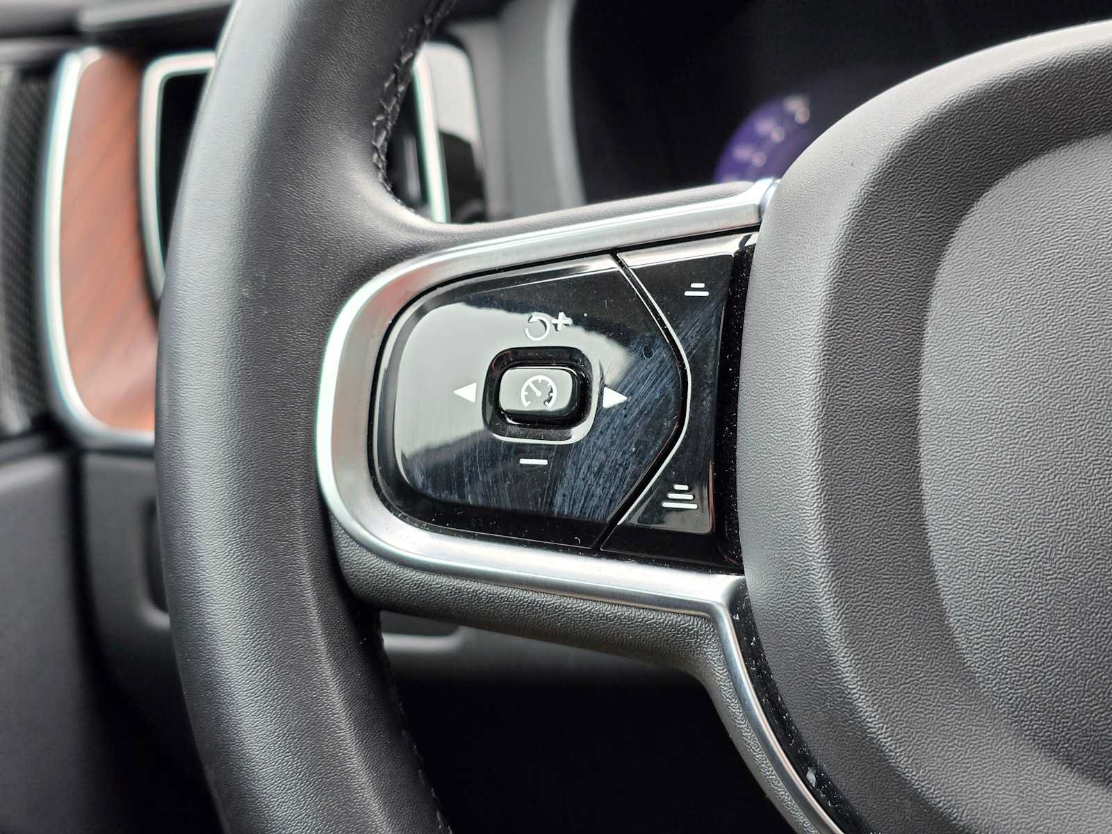 Certified 2023 Volvo XC60 B5 Ultimate AWD/4WD image 31