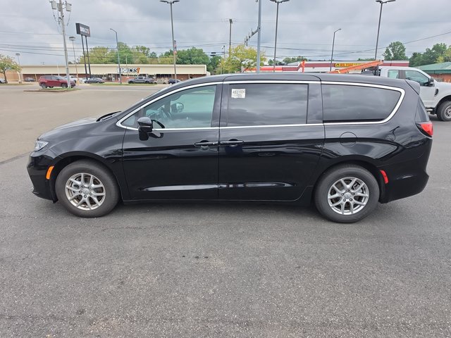 Used 2026 Chrysler Pacifica Select FWD image 6