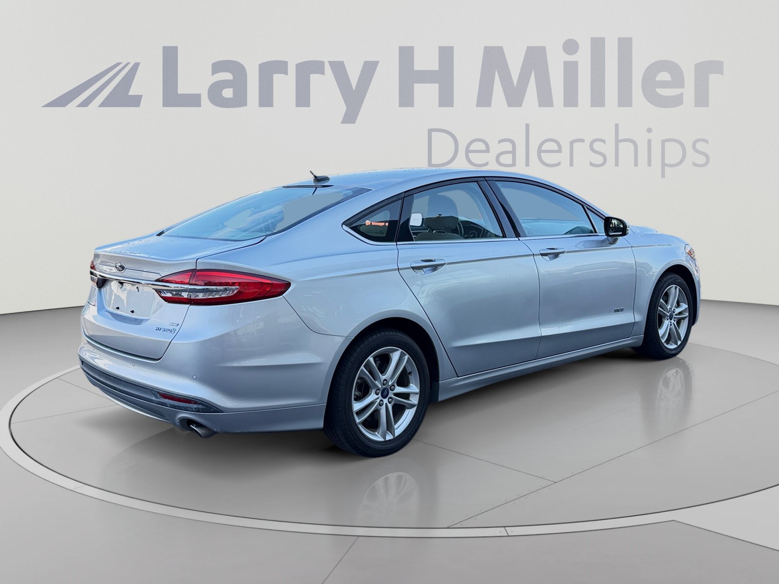 Used 2018 Ford Fusion SE FWD image 5