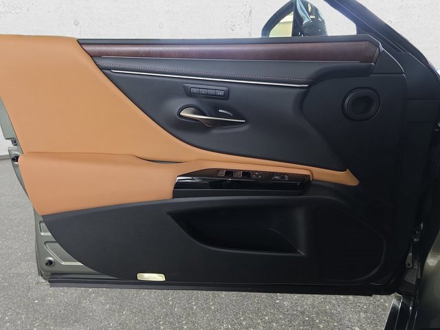 Certified 2025 Lexus ES 300h w/ Premium Package image 25