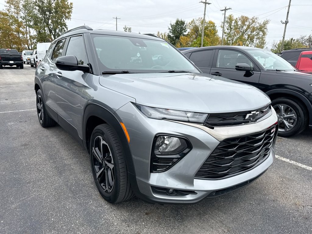 Used 2023 Chevrolet TrailBlazer RS w/ Sun and Liftgate Package FWD image 4