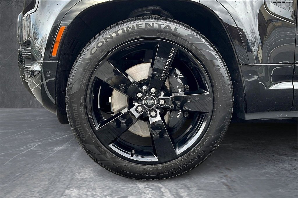 Used 2025 Land Rover Defender 110 V8 image 34