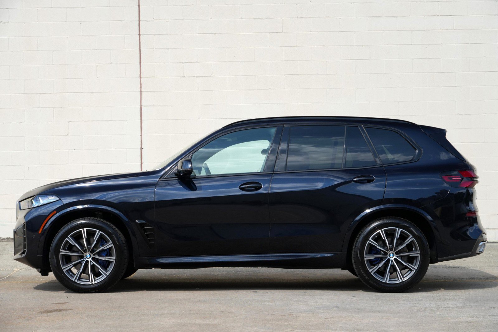 Used 2024 BMW X5 sDrive40i w/ M Sport Package RWD image 9