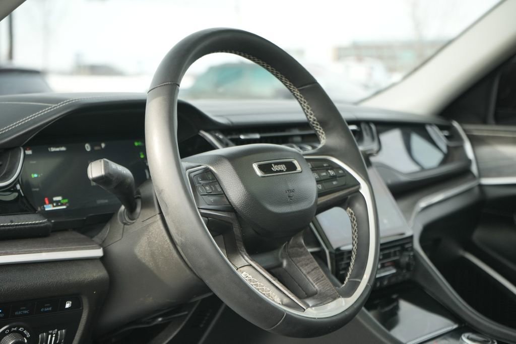 Used 2022 Jeep Grand Cherokee Limited 4xe image 28