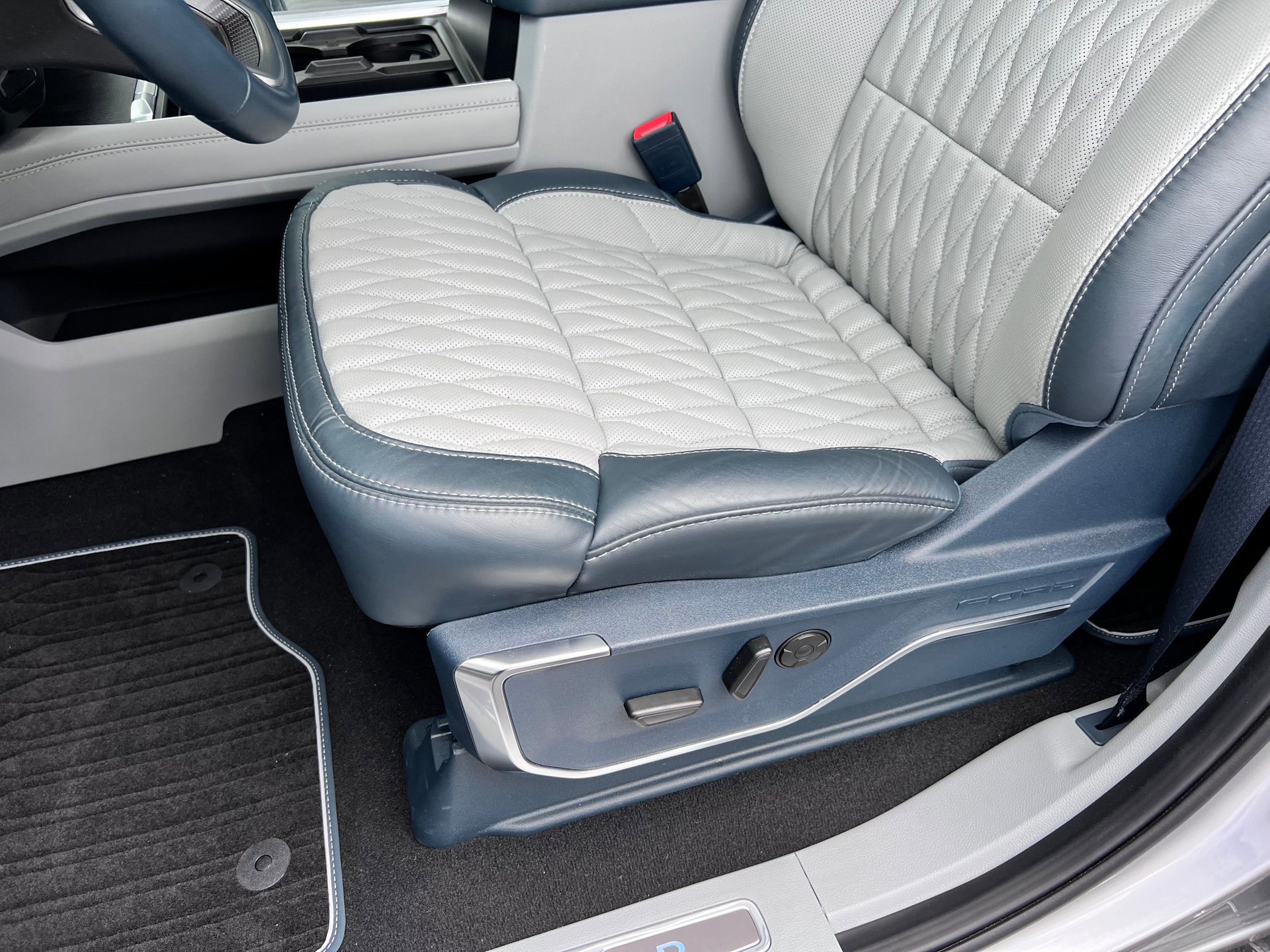 Used 2024 Ford F450 Limited w/ FX4 Off-Road Package image 14