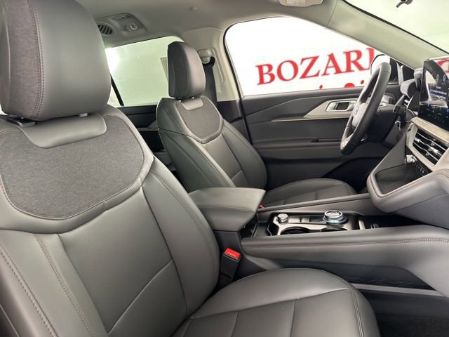 New 2025 Ford Explorer Active w/ Active Comfort Package image 21