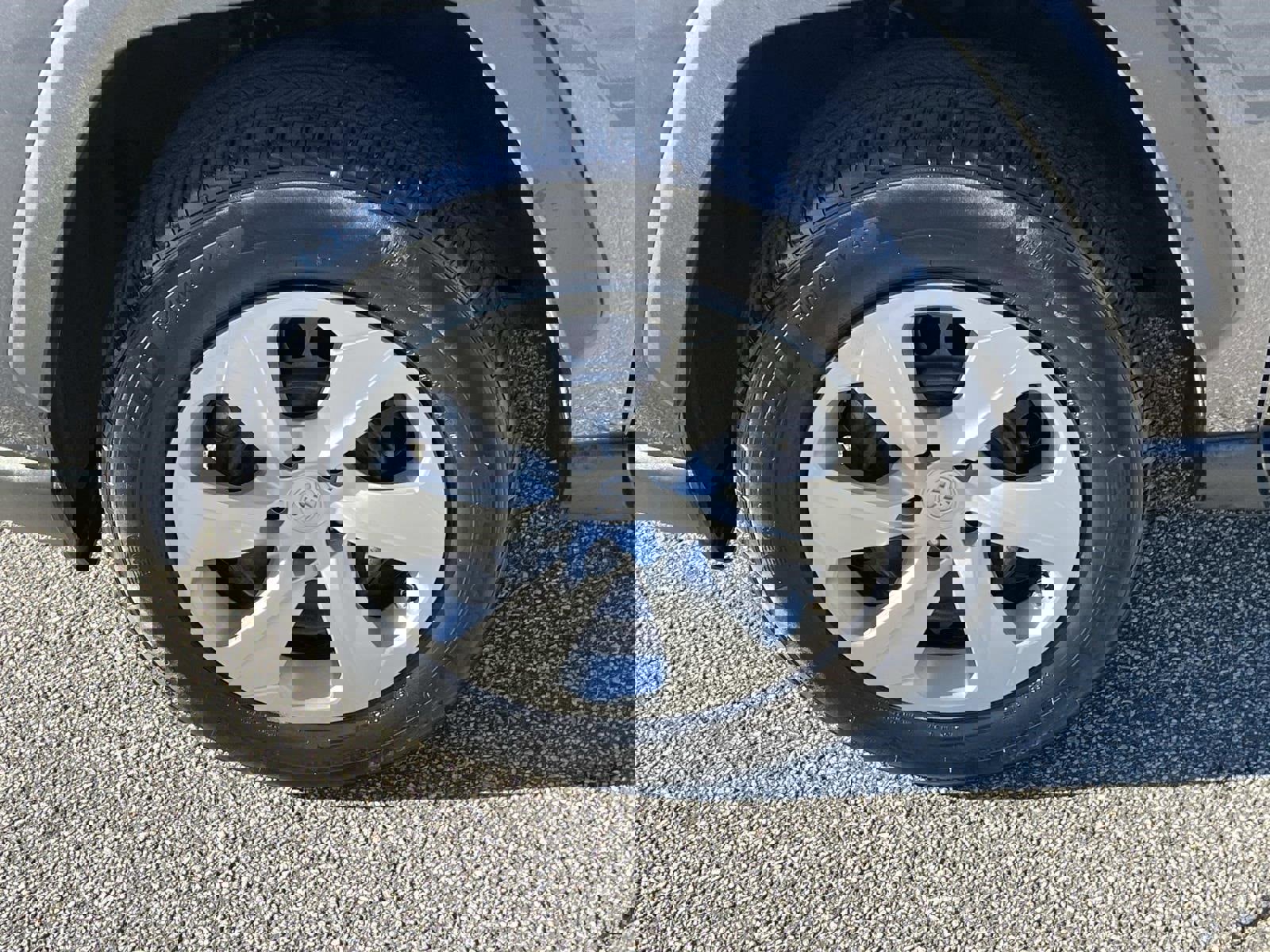 Used 2021 Toyota RAV4 LE image 11