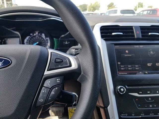 Used 2014 Ford Fusion SE image 25