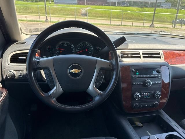 Used 2011 Chevrolet Avalanche LS w/ Convenience Package AWD/4WD image 12