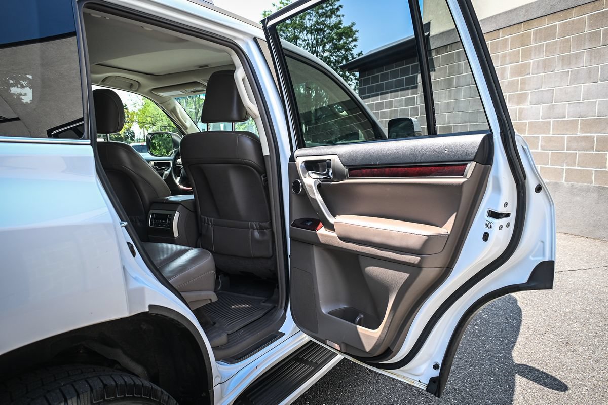 Used 2015 Lexus GX 460 Luxury AWD/4WD image 12