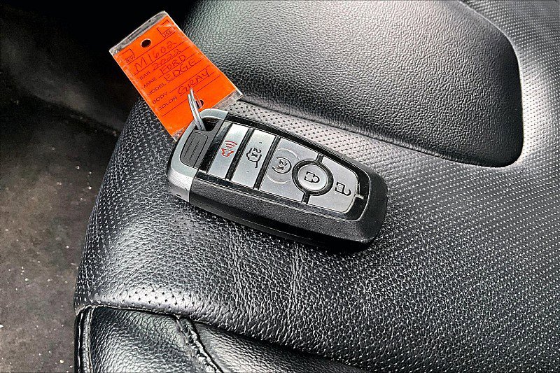 Used 2022 Ford Edge Titanium w/ Equipment Group 301A image 9