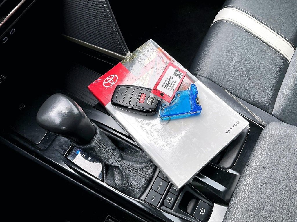 Used 2025 Toyota Camry SE FWD image 31