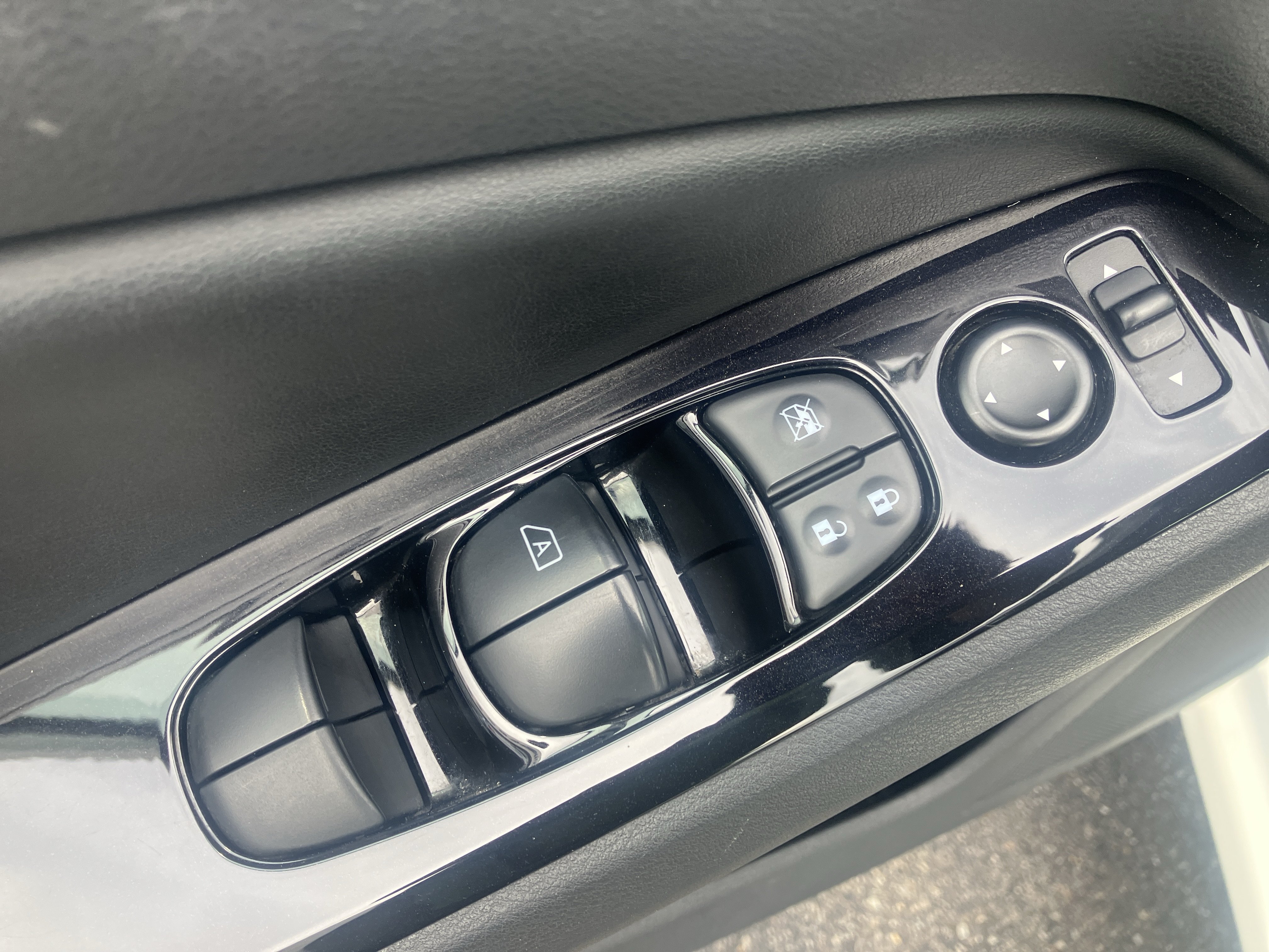 Used 2024 Nissan Altima 2.5 SR FWD image 19