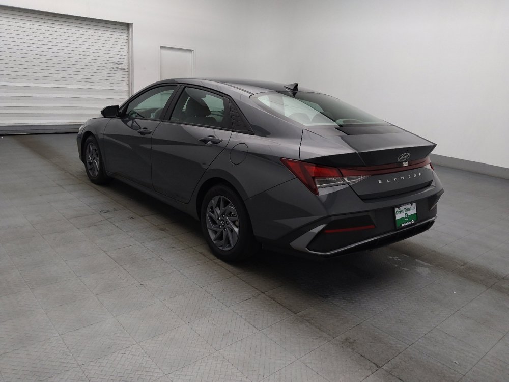 Used 2024 Hyundai Elantra SEL FWD image 3