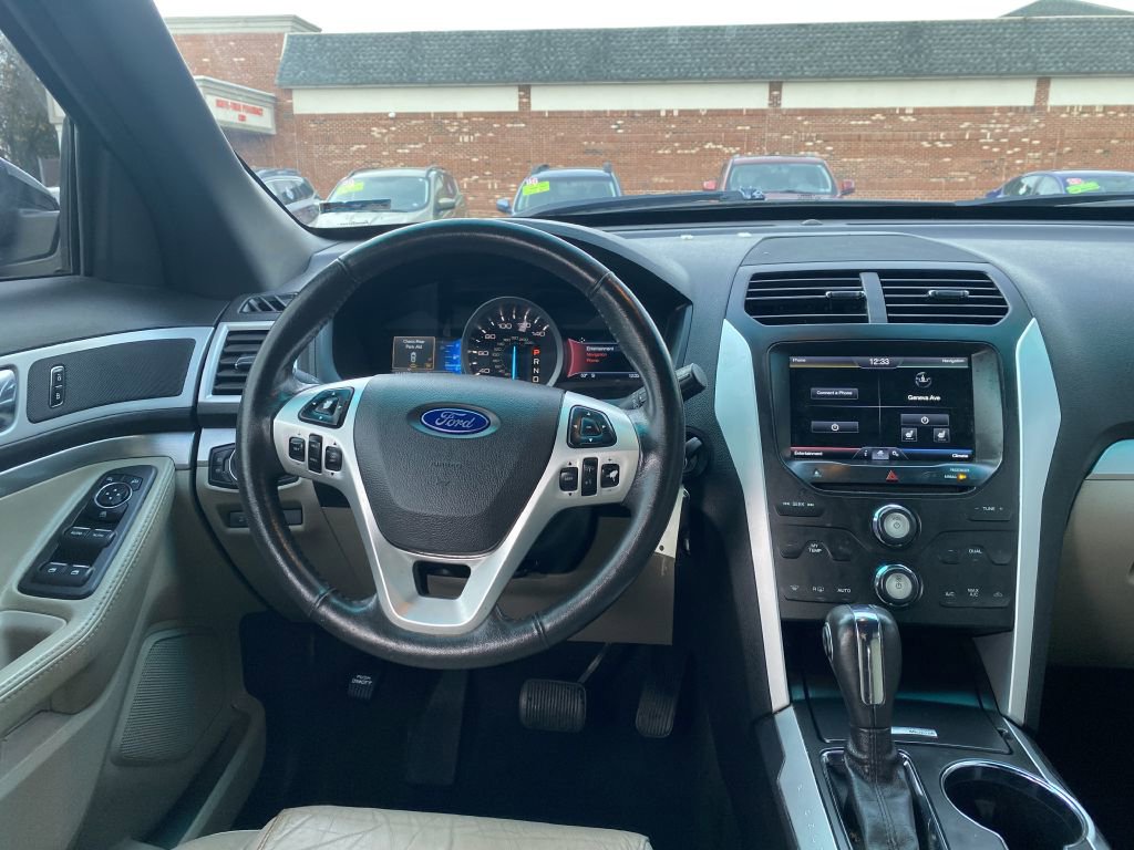 Used 2015 Ford Explorer XLT w/ Equipment Group 202A image 9