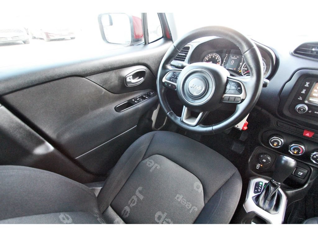 Used 2015 Jeep Renegade Latitude AWD/4WD image 9