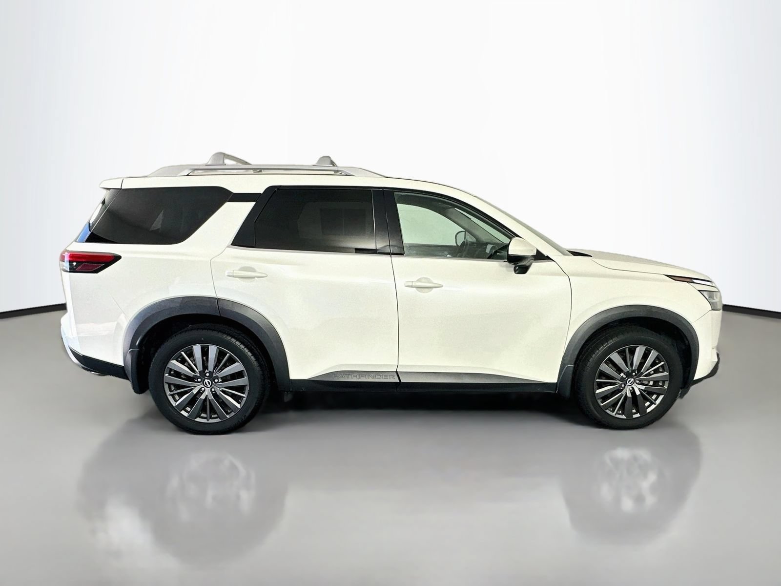 Certified 2022 Nissan Pathfinder SL w/ SL Premium Package FWD image 8