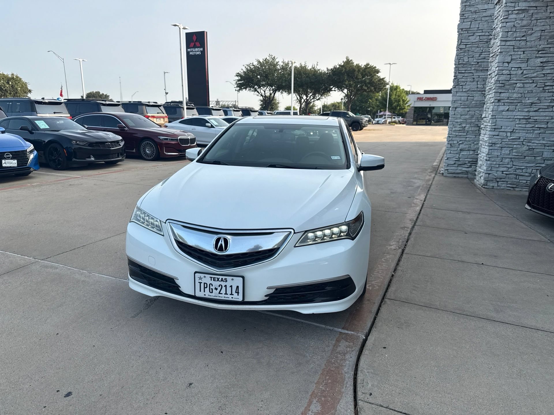 Used 2017 Acura TLX FWD image 2