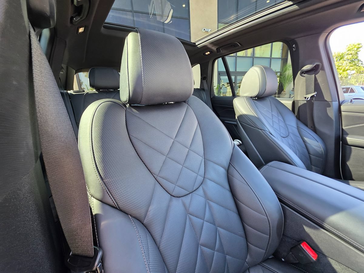 Used 2024 BMW X5 xDrive40i w/ Parking Assistance Package AWD/4WD image 17