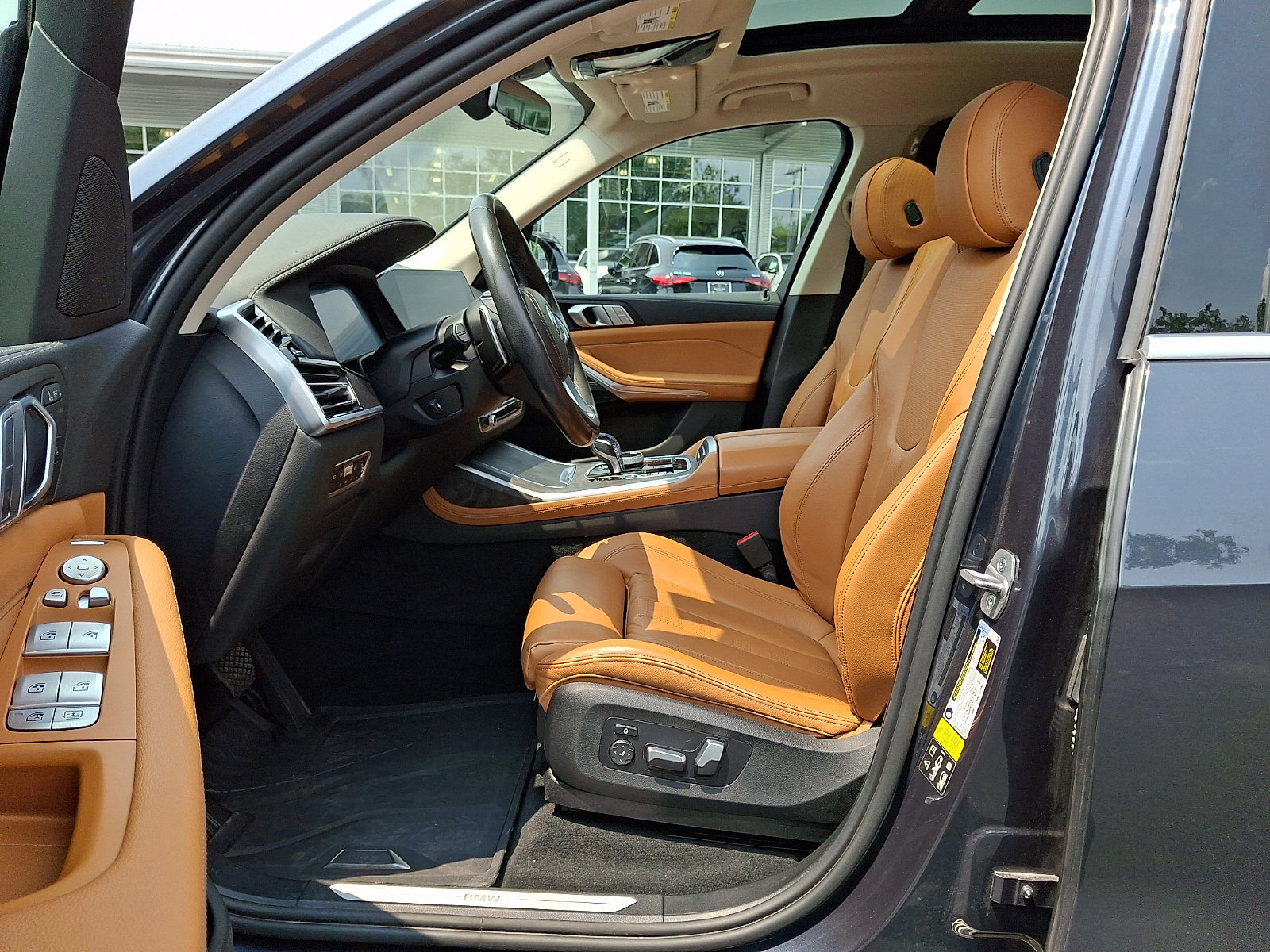 Used 2022 BMW X7 xDrive40i w/ Executive Package AWD/4WD image 15