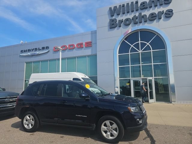 Used 2017 Jeep Compass Latitude FWD image 4