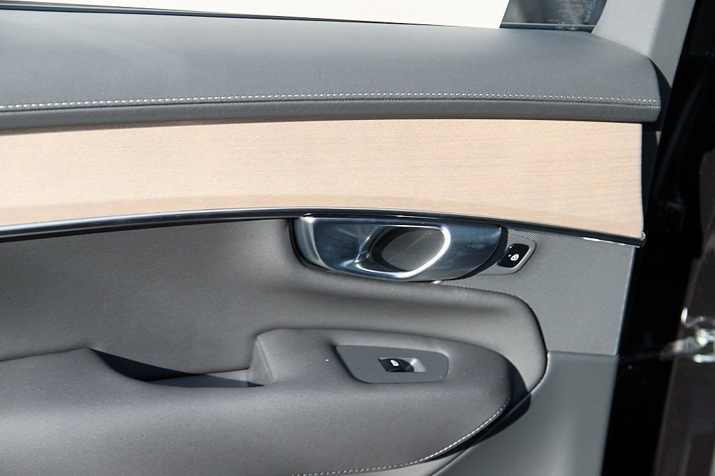 New 2026 Volvo XC90 B6 Plus w/ Protection Package Premier image 19