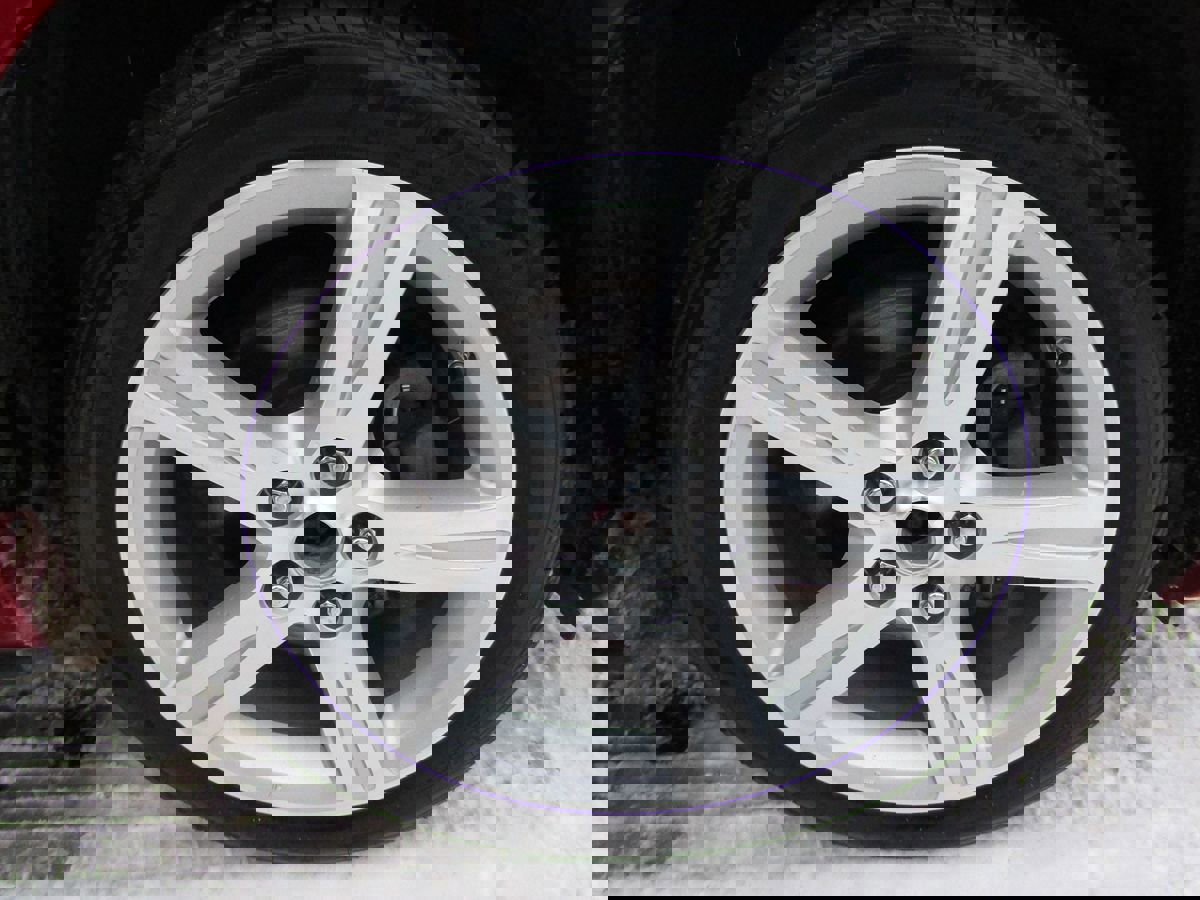 Used 2009 Pontiac Vibe w/ Sun And Sound Package image 31