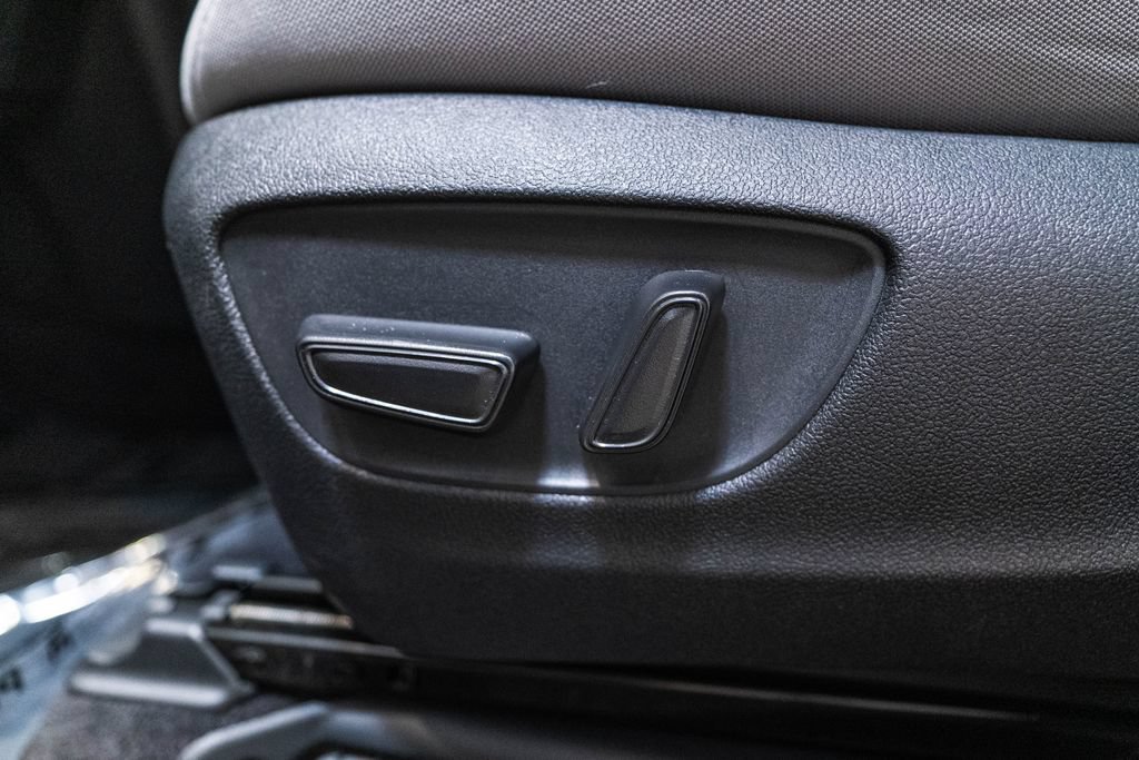Certified 2025 Toyota Sienna LE FWD image 21