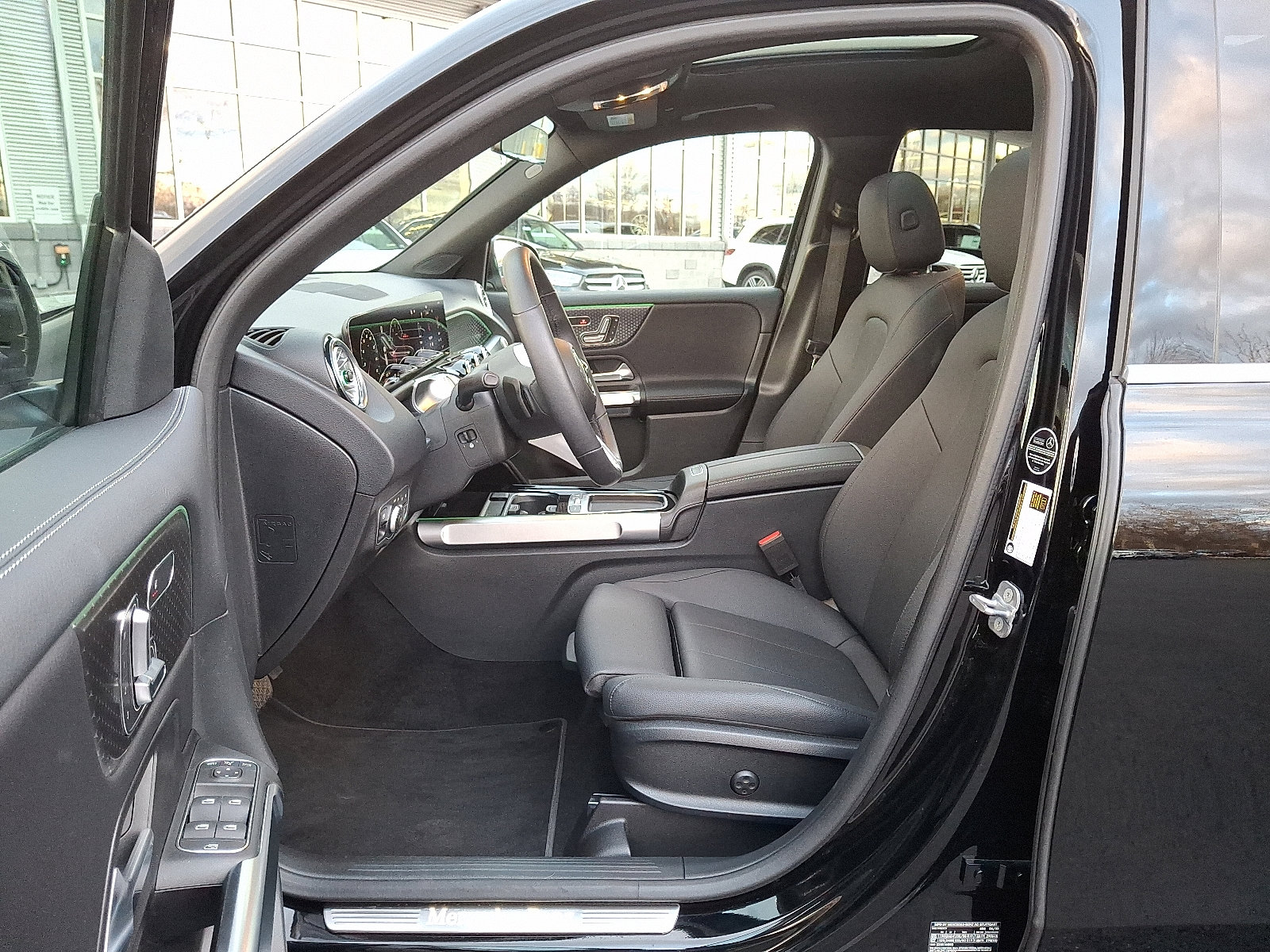 Certified 2025 Mercedes-Benz GLB 250 4MATIC image 14